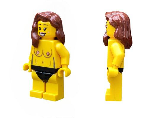 Nackte Lego Minifigur mit Brüsten in schwarzer Unterwäsche