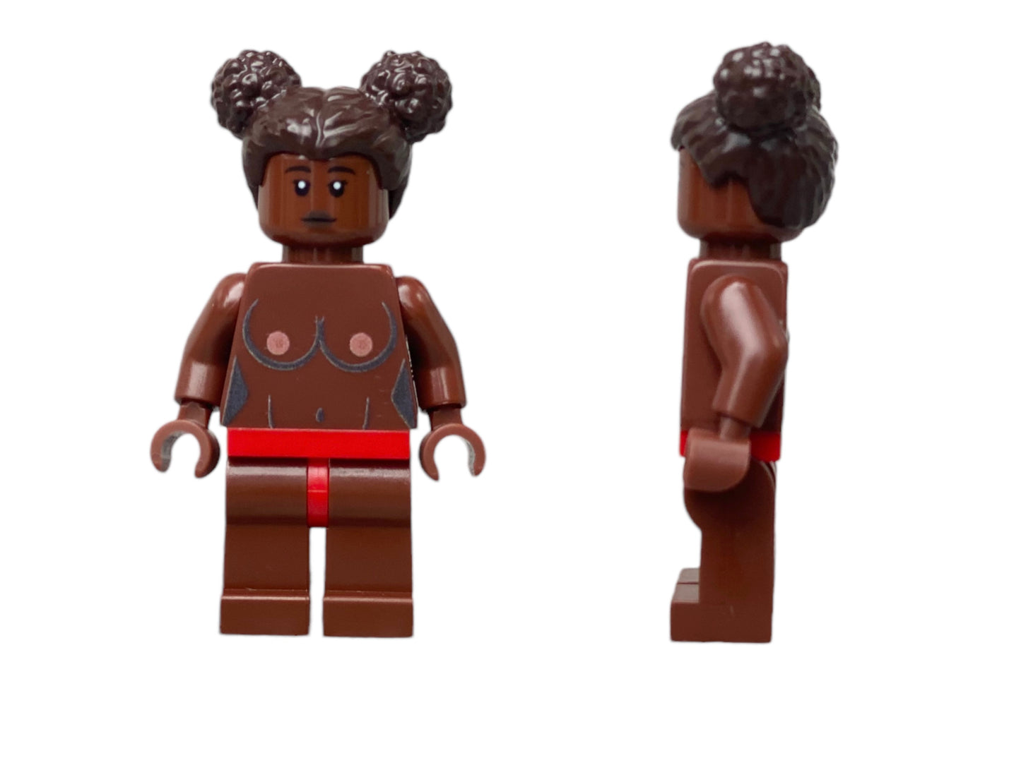 Figurine Lego nue avec des seins